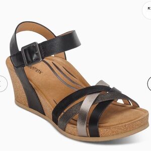 Aetrex Women's Noelle Black and Silver Wedge Sandals 39  8.5M $139.95